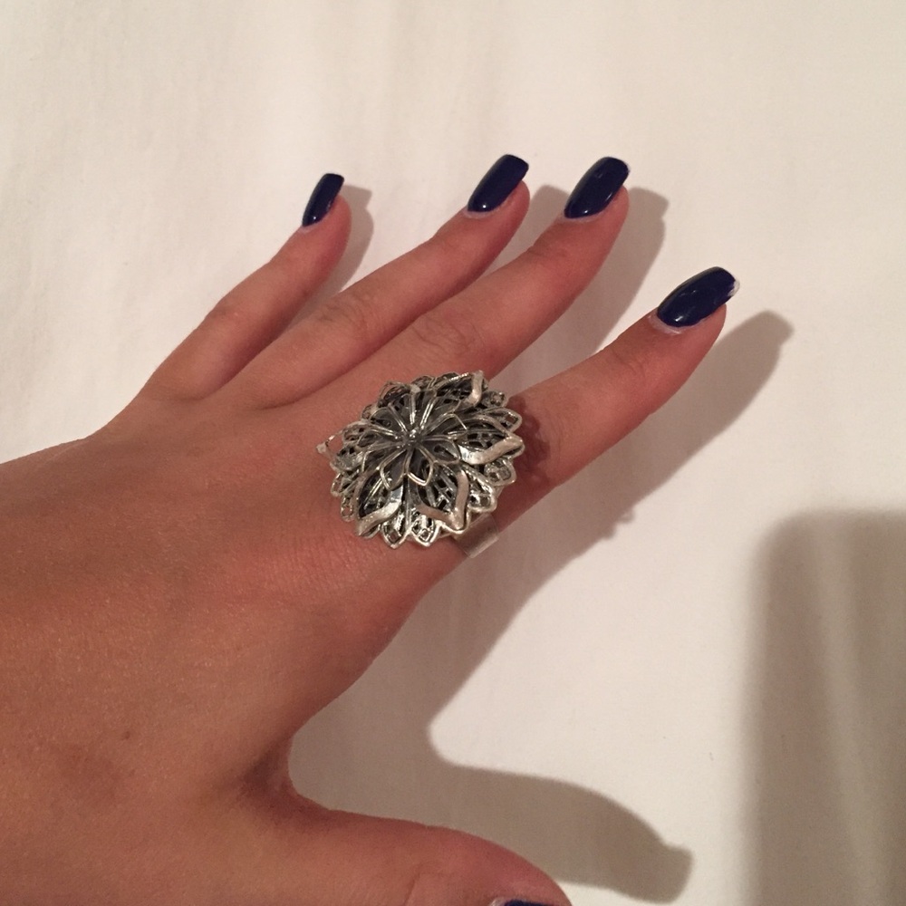 Silver Flower Metal Ring - Picture 5 of 6